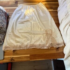 VINTAGE Victoria's secret Gold Label Elegant Cream Lace Trim slip skirt